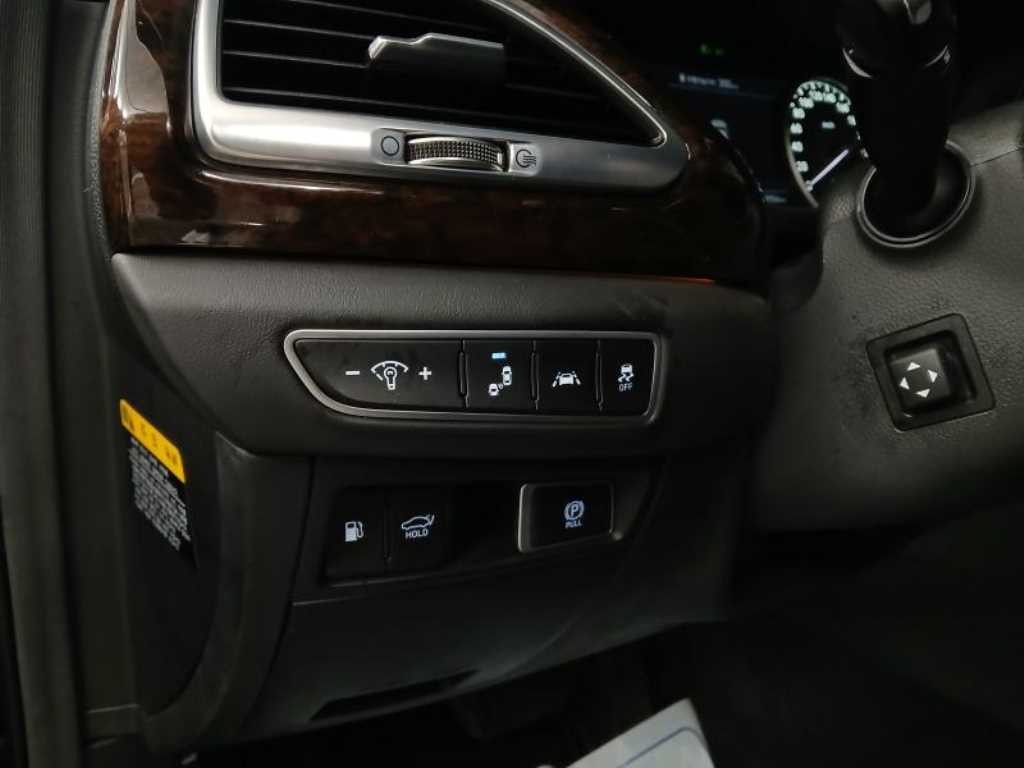 Genesis G90 - Vista 11