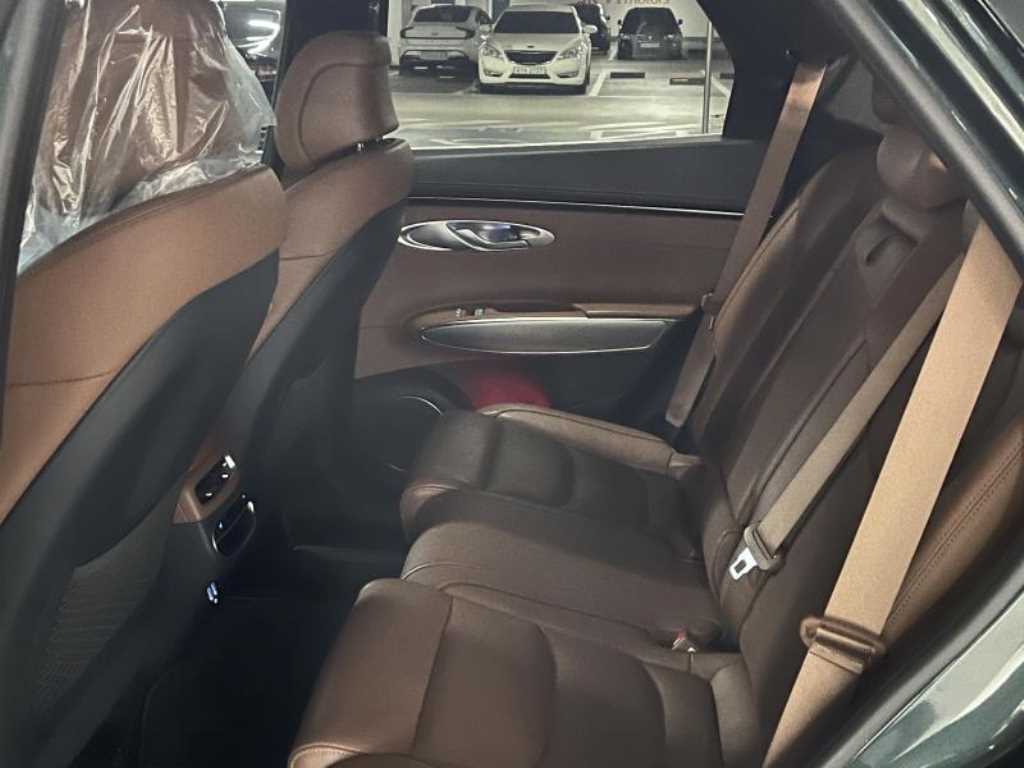 Genesis GV70 - Vista 8