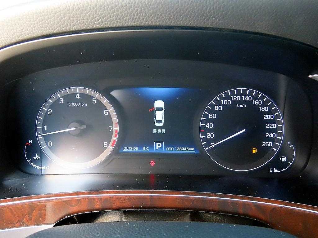 HYUNDAI Equus - Vista 9