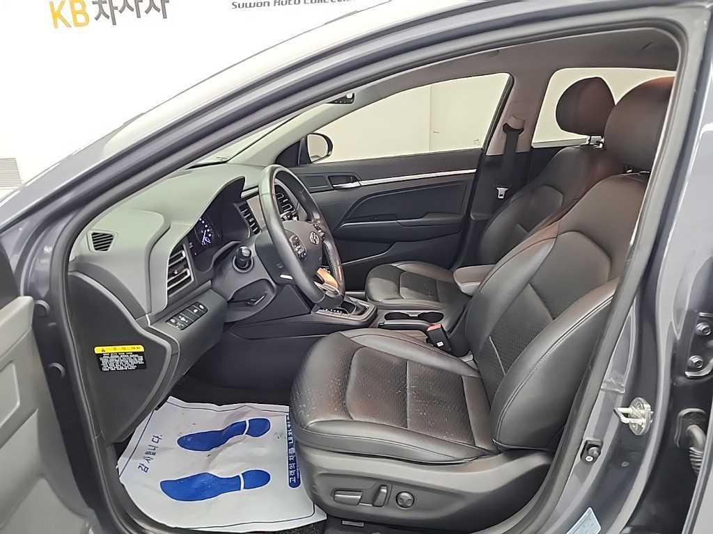 HYUNDAI Avante - Vista 11