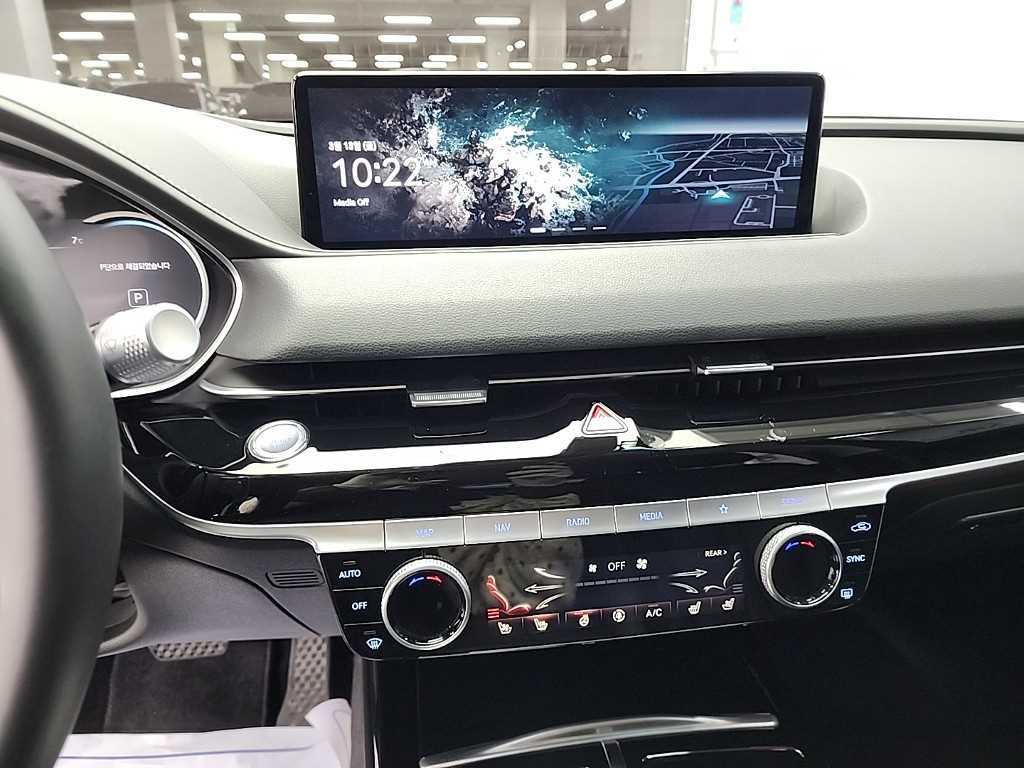 Genesis G80 - Vista 10