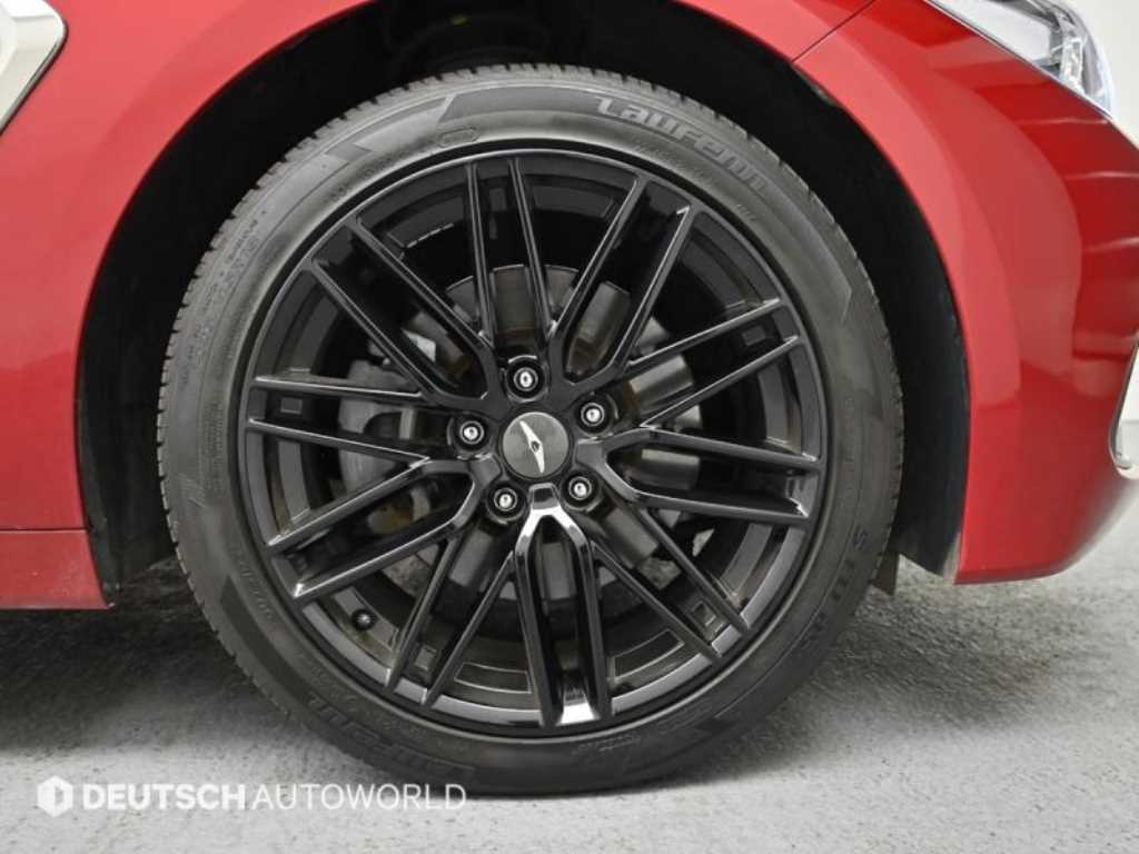 Genesis G70 - Vista 5