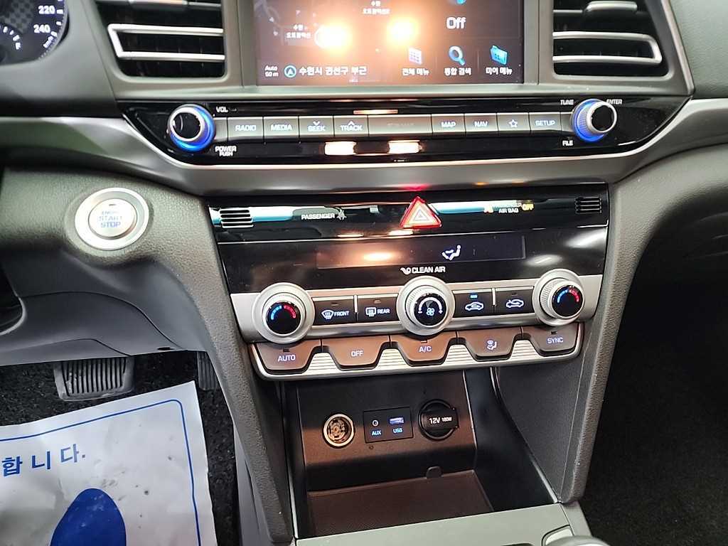 HYUNDAI Avante - Vista 10