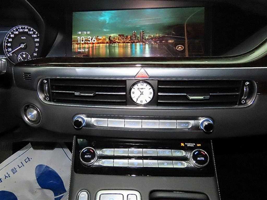 Genesis G90 - Vista 11