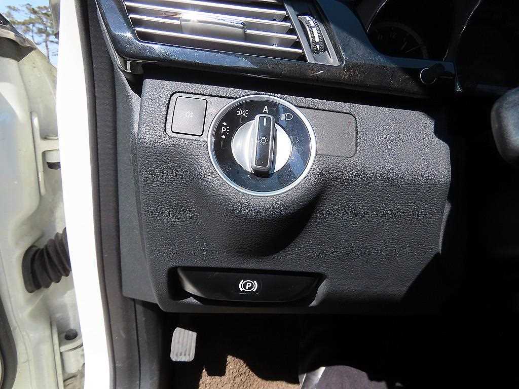 Mercedes Benz E class - Vista 12