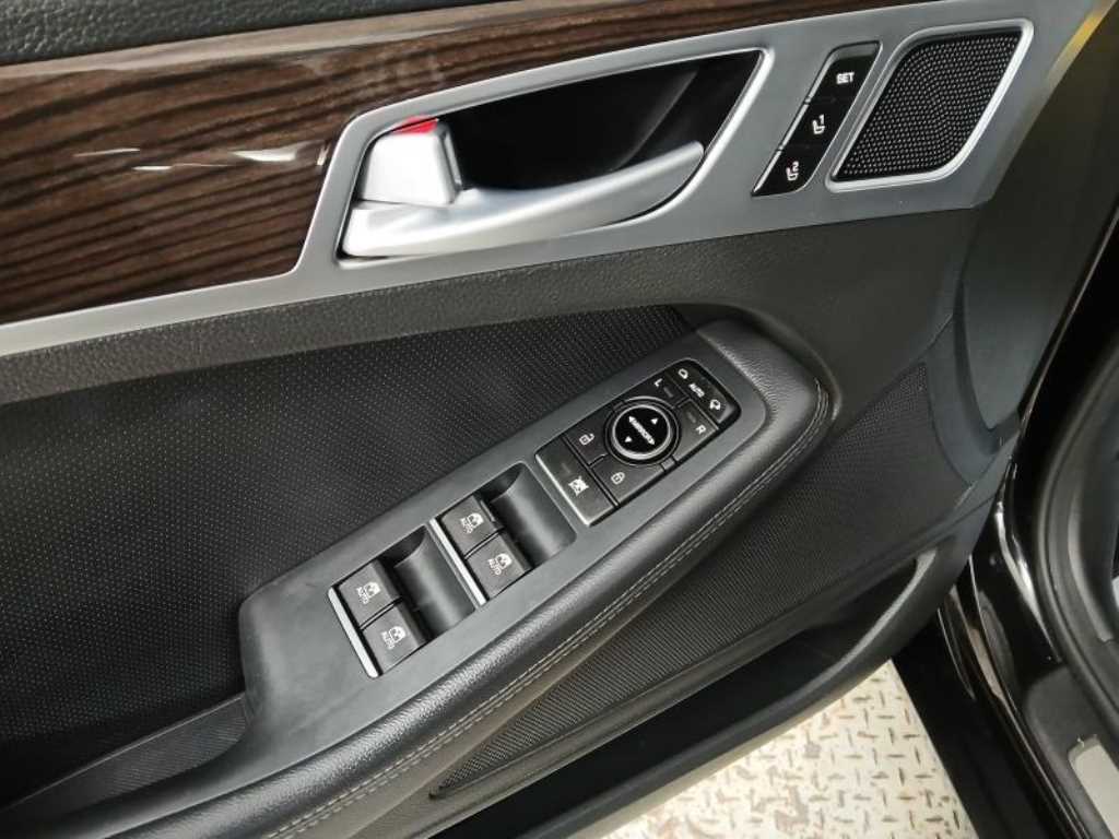 Genesis G80 - Vista 10