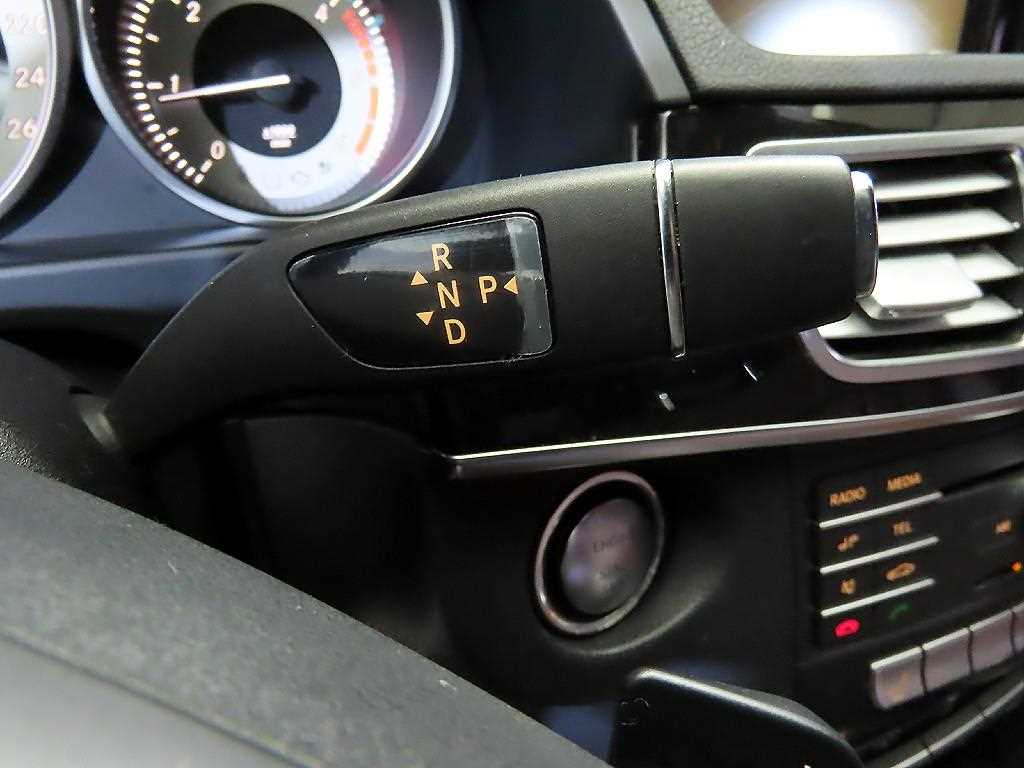 Mercedes Benz E class - Vista 12