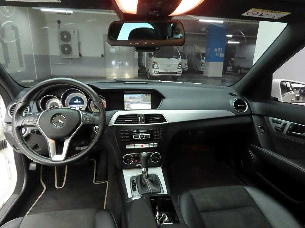 Mercedes Benz C Class - Vista 6