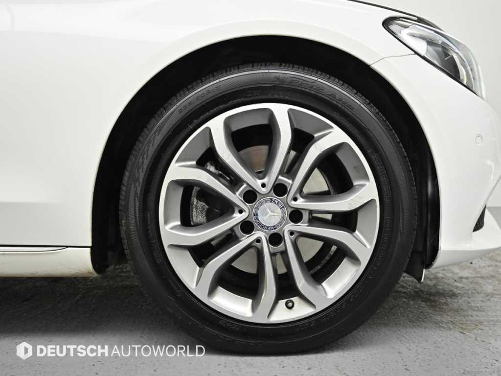 Mercedes Benz C Class - Vista 5