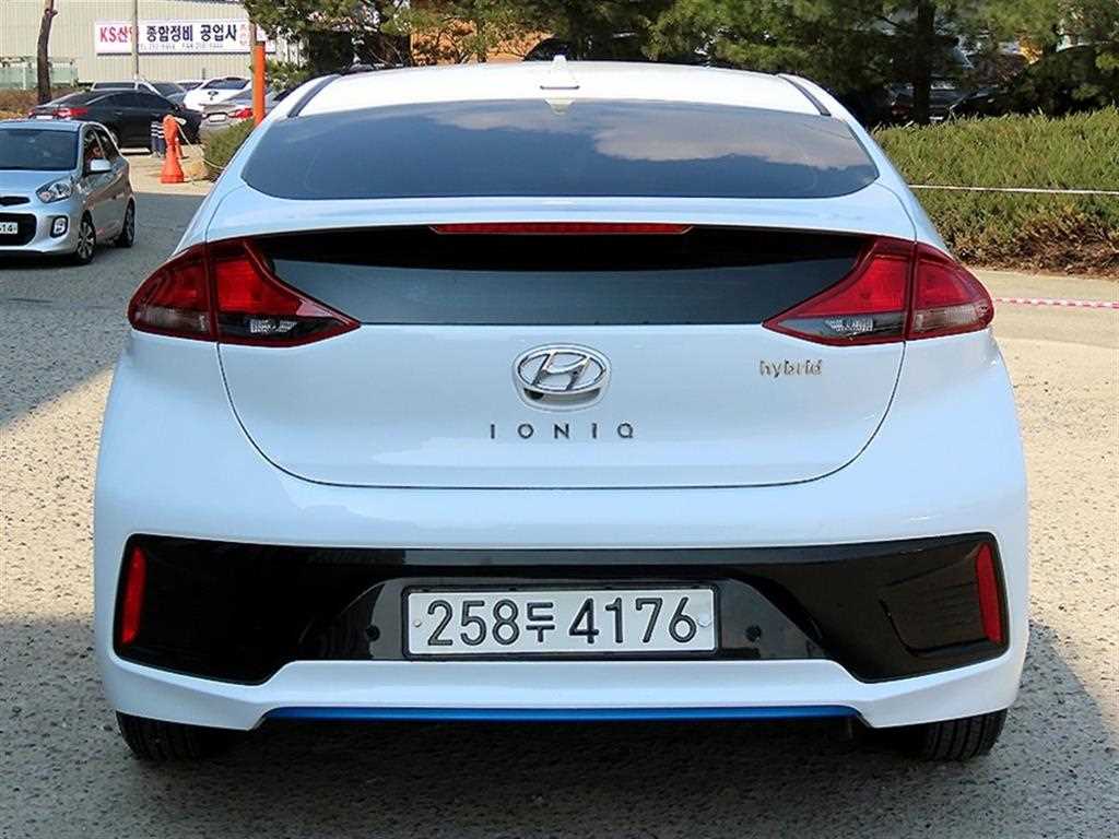 HYUNDAI Ioniq - Vista 4