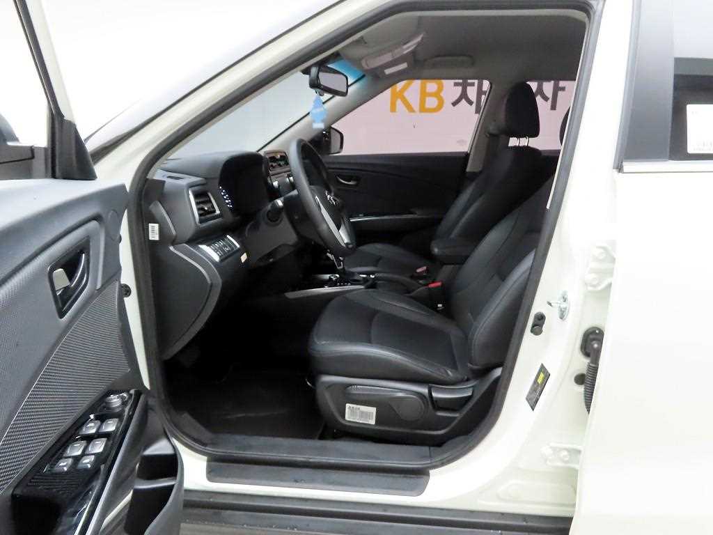 Ssangyong Tivoli - Vista 12