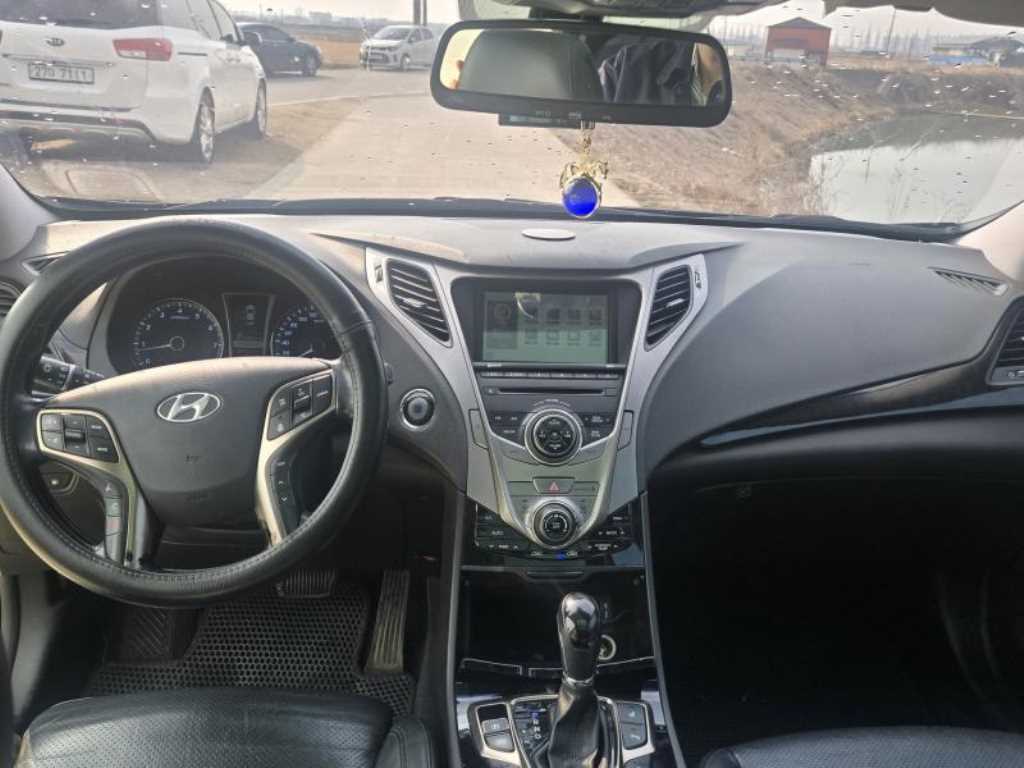 HYUNDAI Grandeur - Vista 7