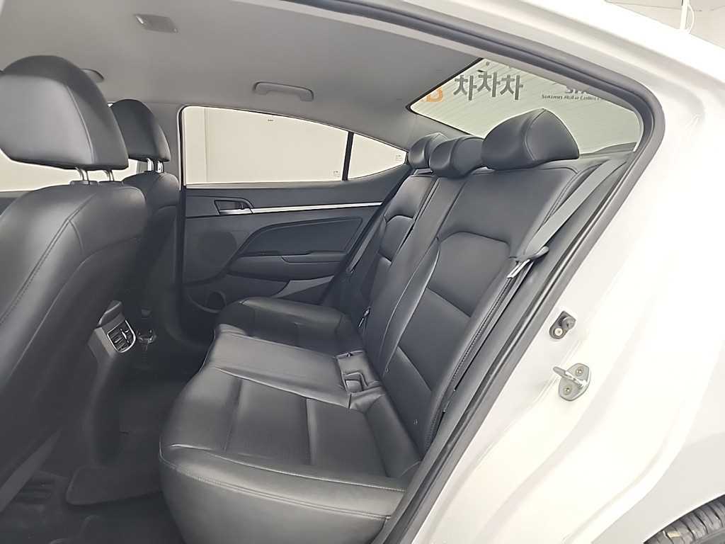 HYUNDAI Avante - Vista 12