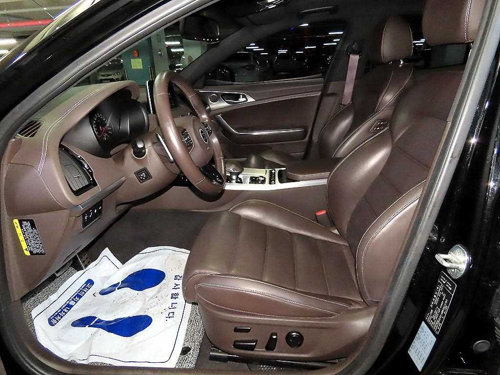 KIA Stinger - Vista 6