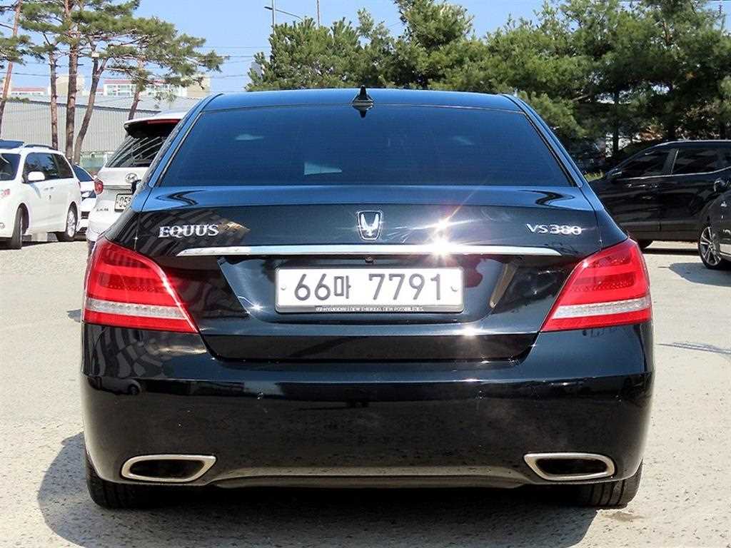 HYUNDAI Equus - Vista 4