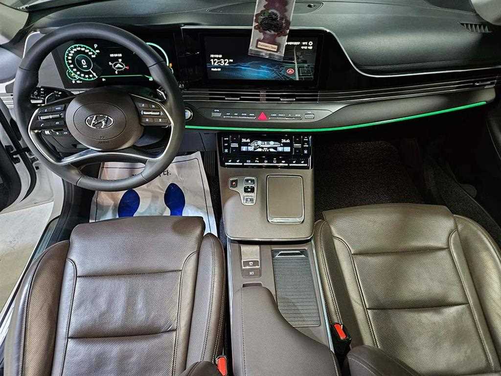 HYUNDAI Grandeur - Vista 11