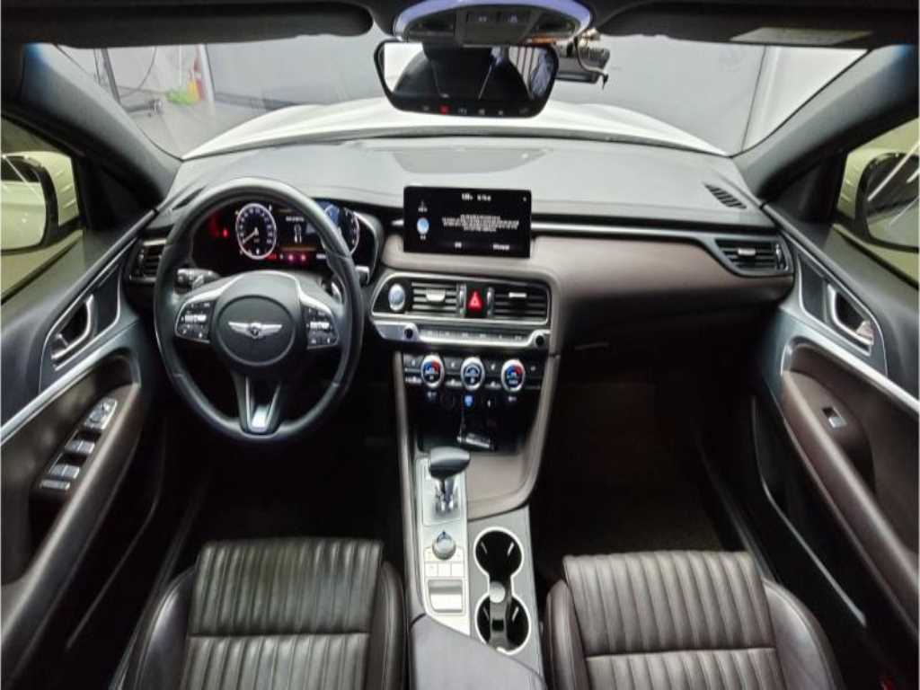Genesis G70 - Vista 9