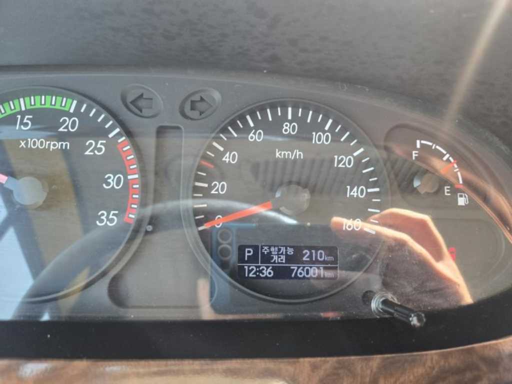 medium and large bus Hyundai bus - Vista 8