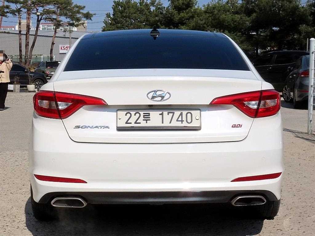 HYUNDAI Sonata - Vista 4
