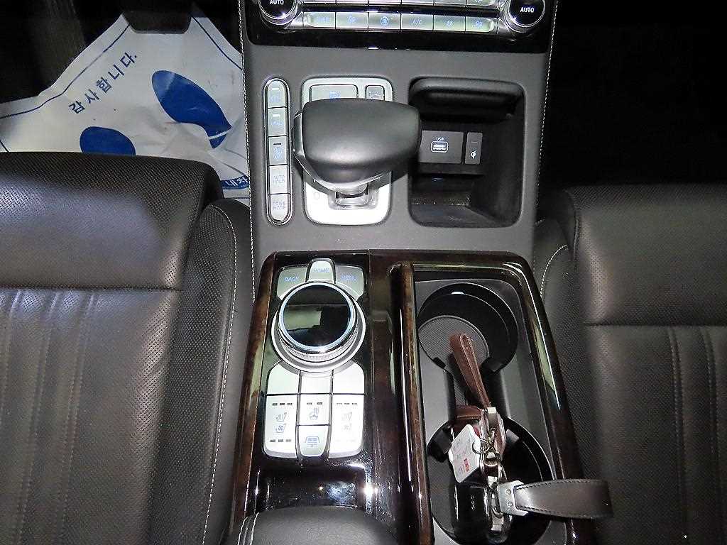 Genesis G90 - Vista 12