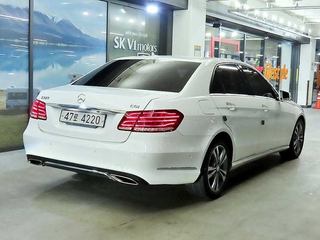 Mercedes Benz E class - Vista 4