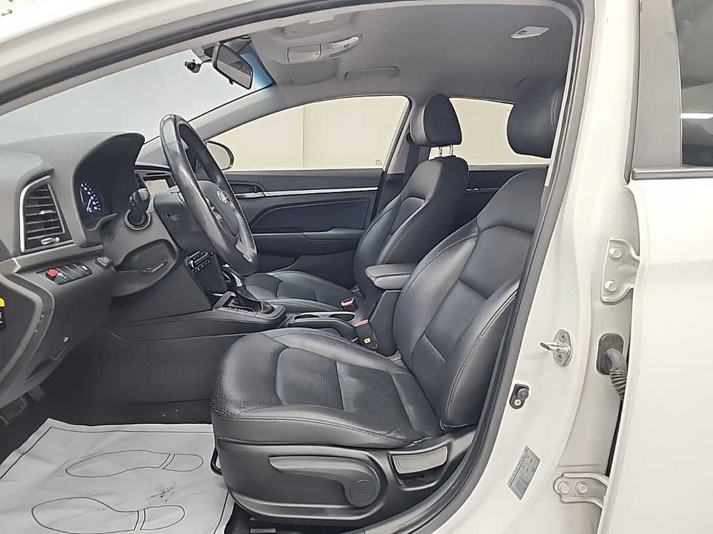 HYUNDAI Avante - Vista 11