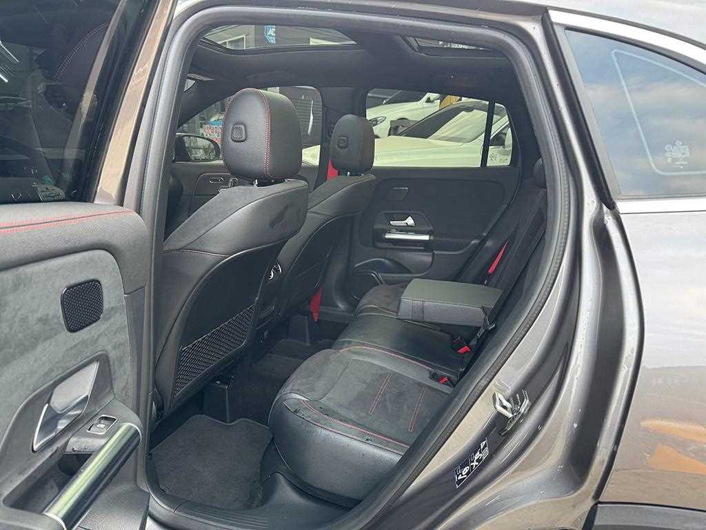 Mercedes Benz GLA Class - Vista 7