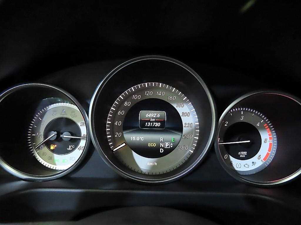 Mercedes Benz E class - Vista 9