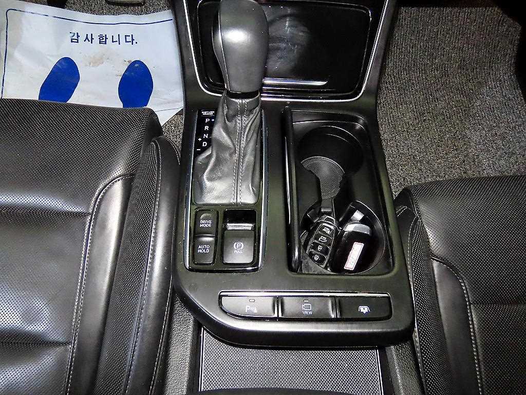 HYUNDAI Grandeur - Vista 12