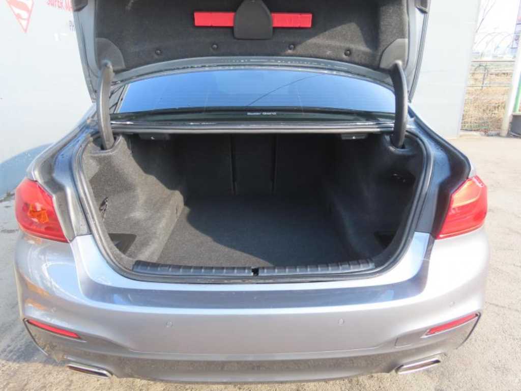 BMW 5 Series - Vista 5