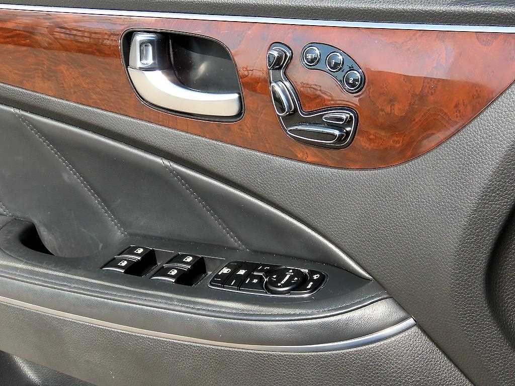 HYUNDAI Equus - Vista 11