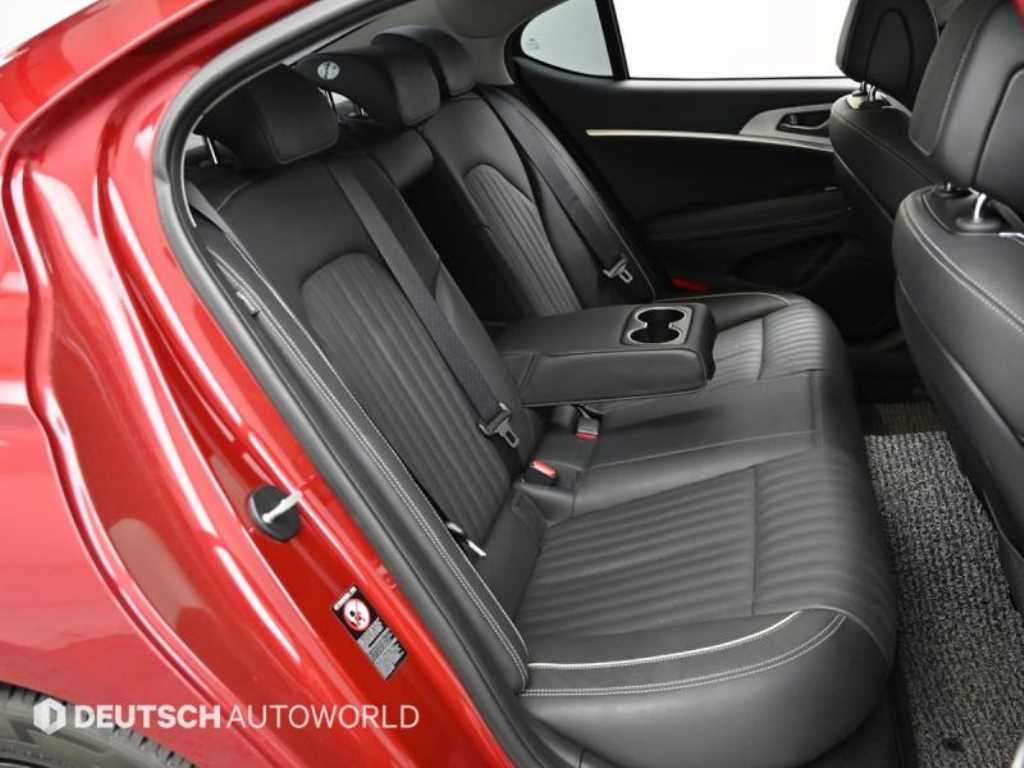 Genesis G70 - Vista 12