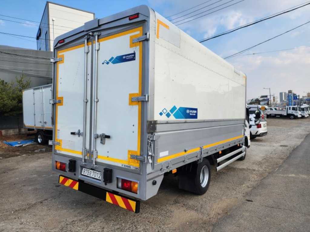 medium and large cargo truck - Vista 5