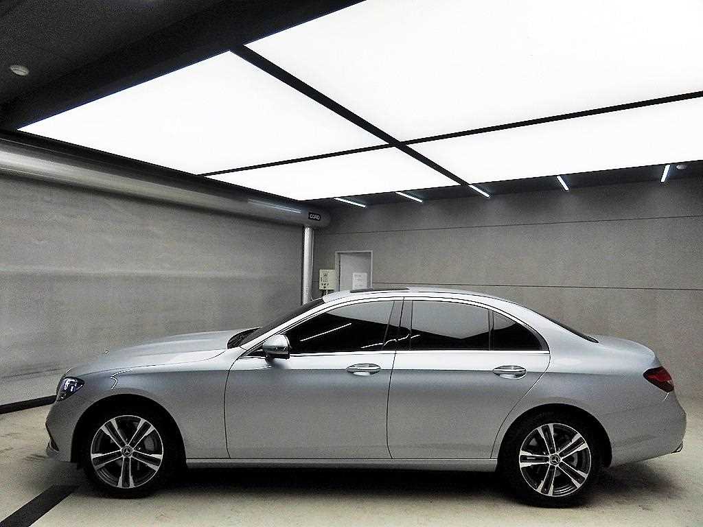 Mercedes Benz E class - Vista 4