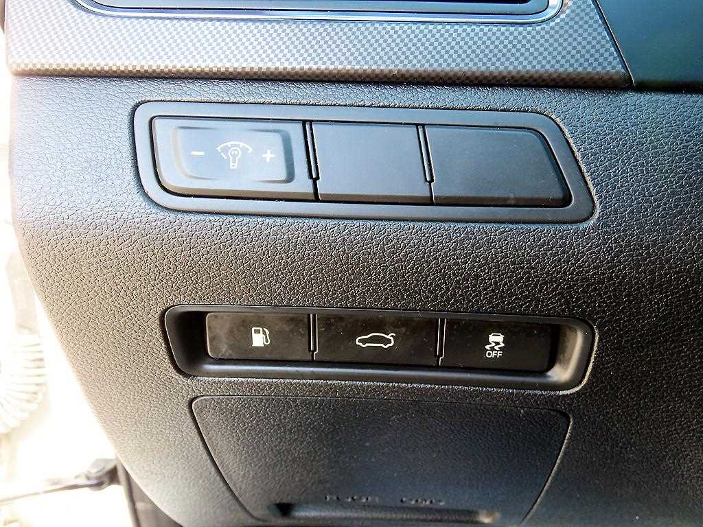 HYUNDAI Sonata - Vista 12