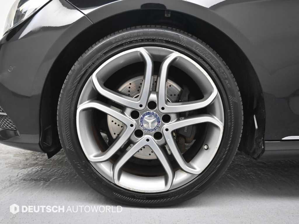 Mercedes Benz E class - Vista 5