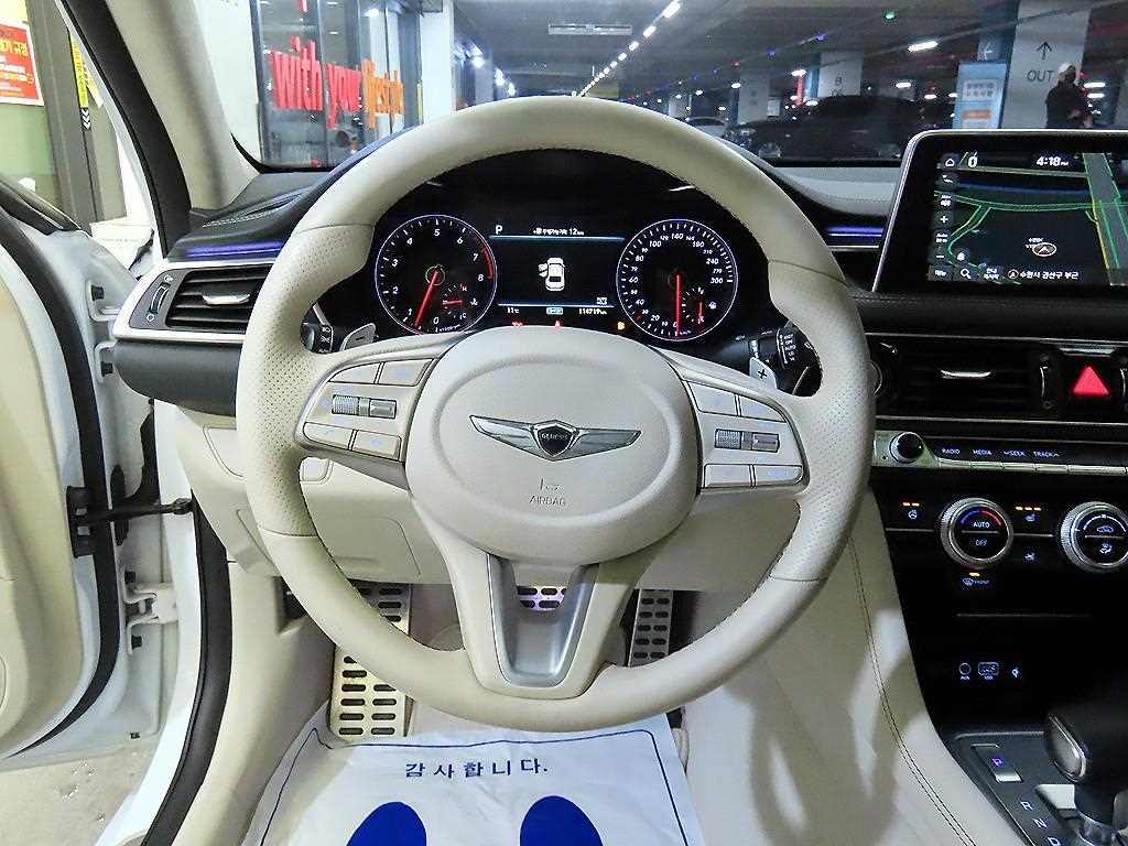 Genesis G70 - Vista 9