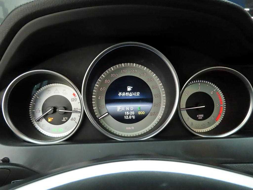 Mercedes Benz C Class - Vista 5