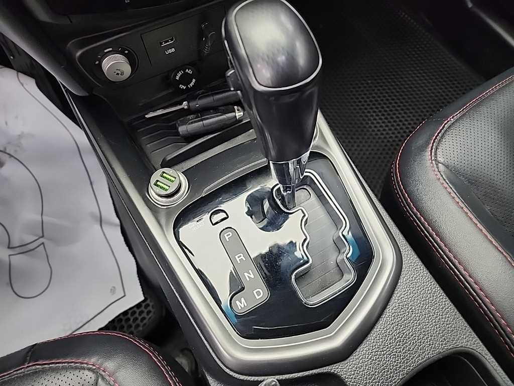 Ssangyong Tivoli - Vista 8