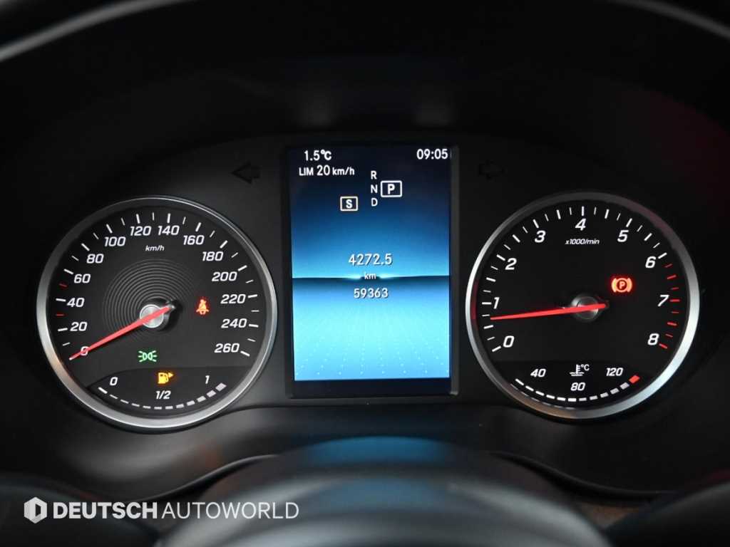 Mercedes Benz C Class - Vista 8