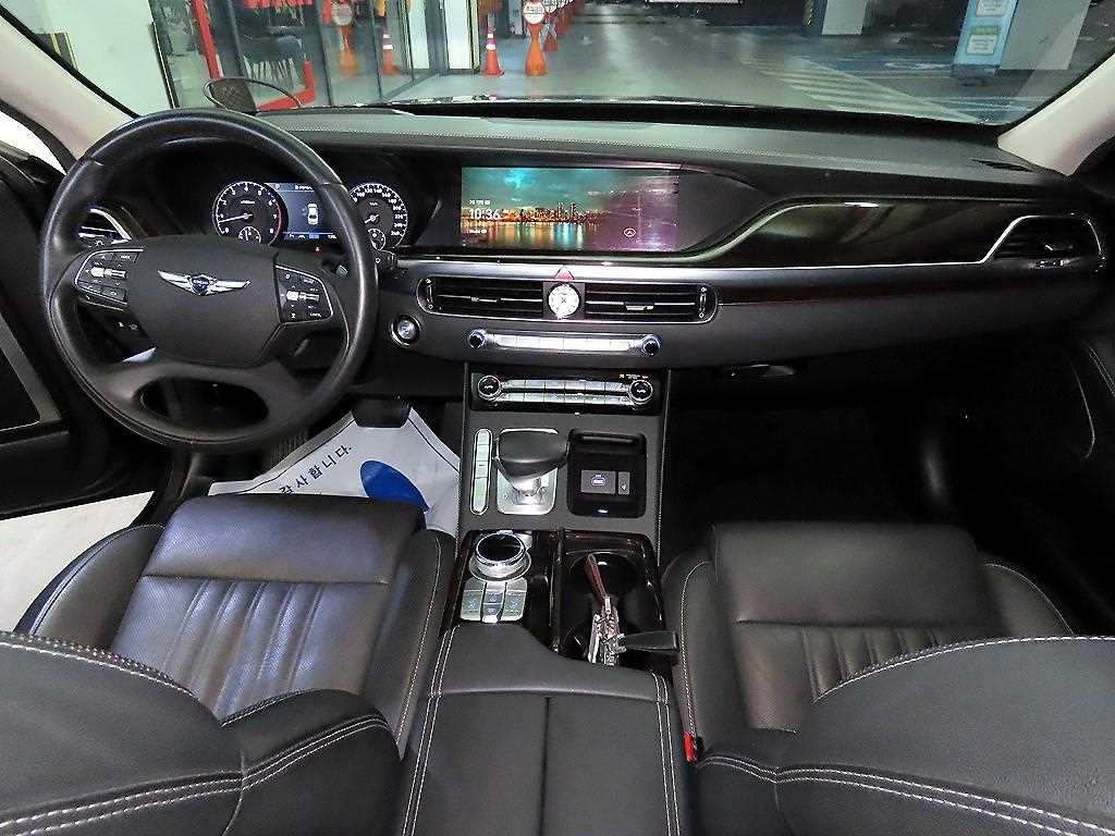 Genesis G90 - Vista 10