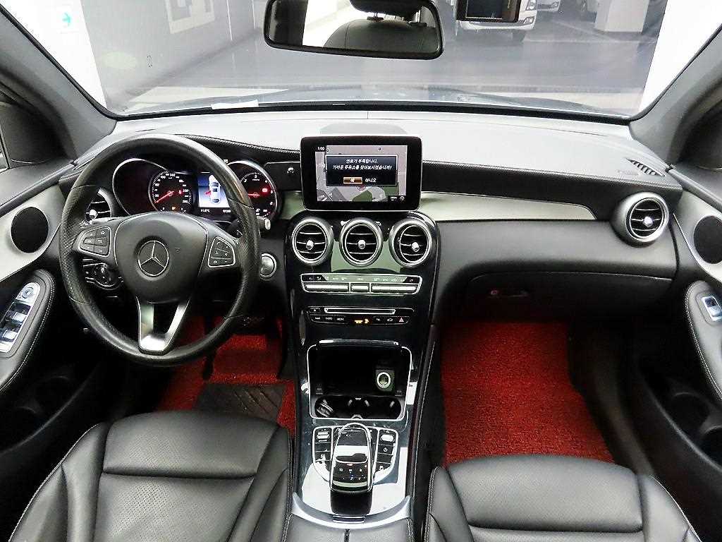 Mercedes Benz GLC Class - Vista 8