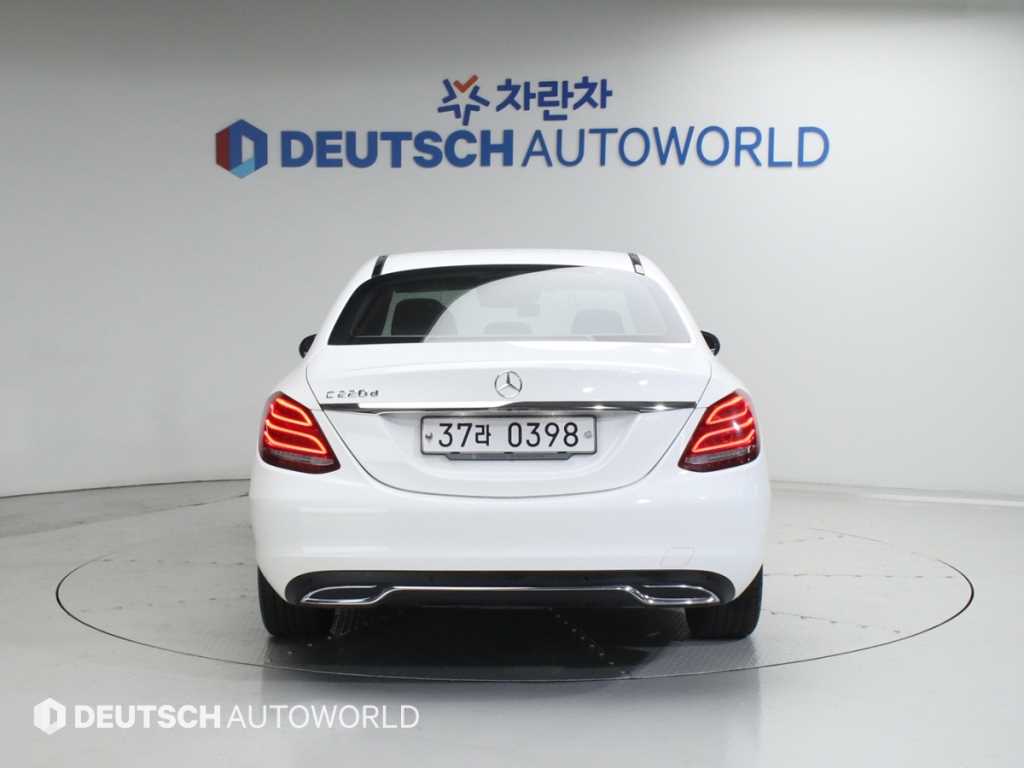 Mercedes Benz C Class - Vista 4