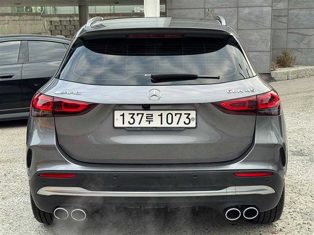 Mercedes Benz GLA Class - Vista 5