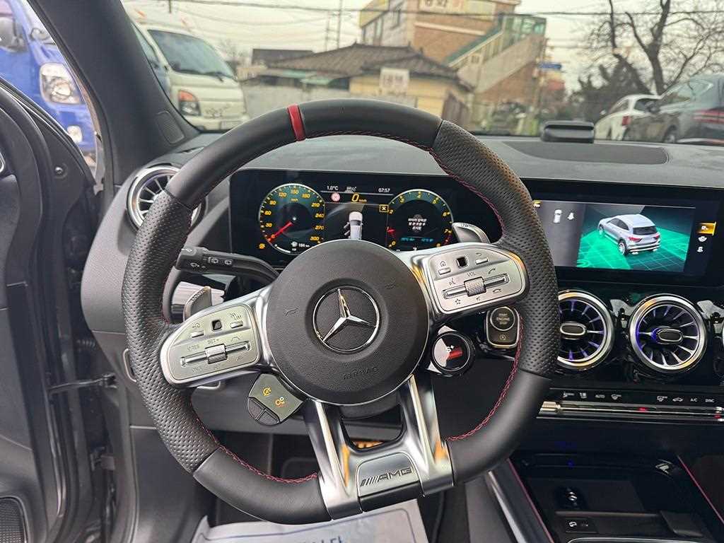 Mercedes Benz GLA Class - Vista 8