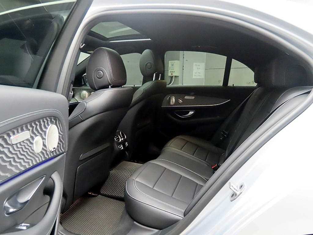 Mercedes Benz E class - Vista 6