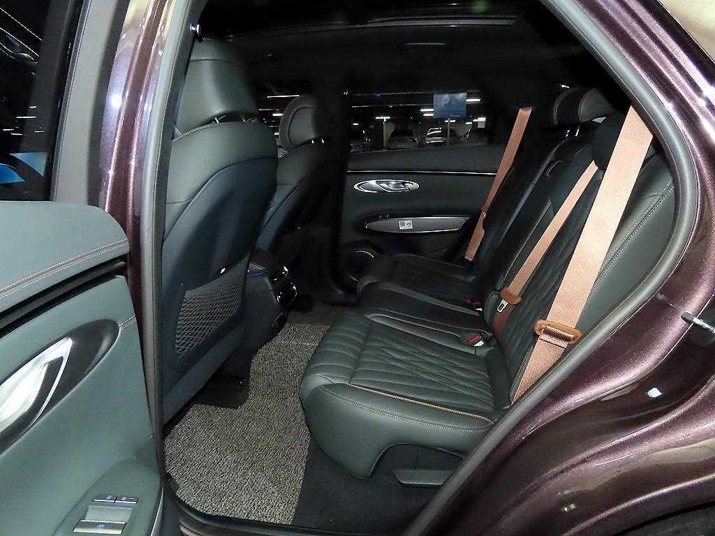 Genesis GV70 - Vista 7