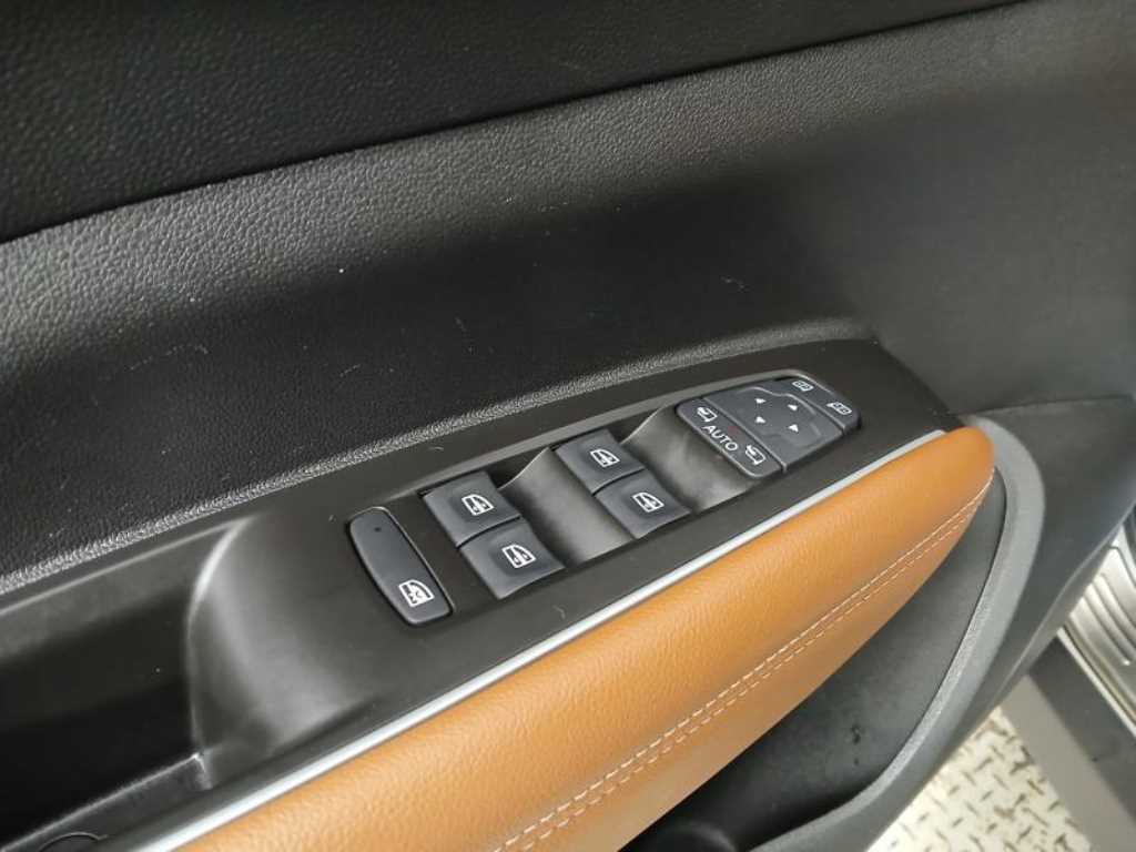 SAMSUNG QM6 - Vista 10