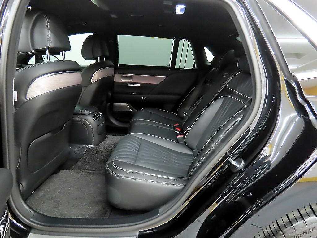 Genesis G90 - Vista 6