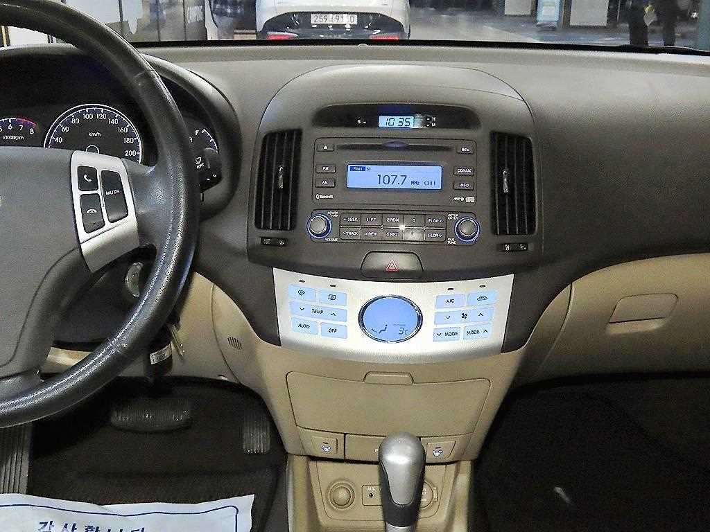HYUNDAI Avante - Vista 11